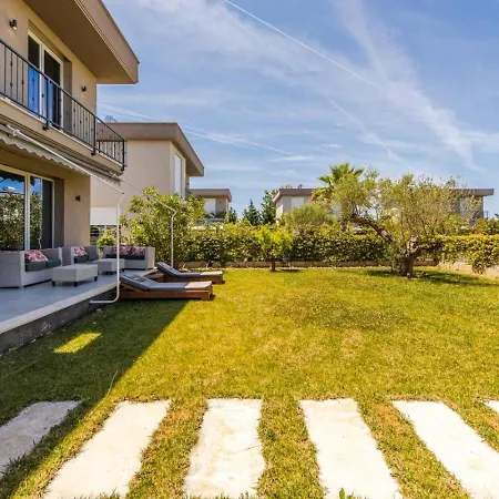 וילה Sea Garden Retreat Modern Coastal By Pikhost *