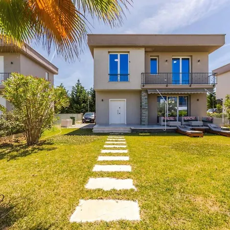 וילה Sea Garden Retreat Modern Coastal By Pikhost דראץ'