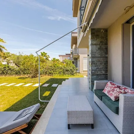 Sea Garden Retreat Modern Coastal By Pikhost