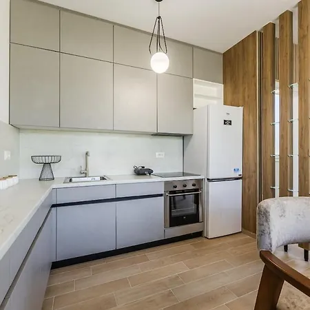 Sea Garden Retreat Modern Coastal By Pikhost * ドゥラス